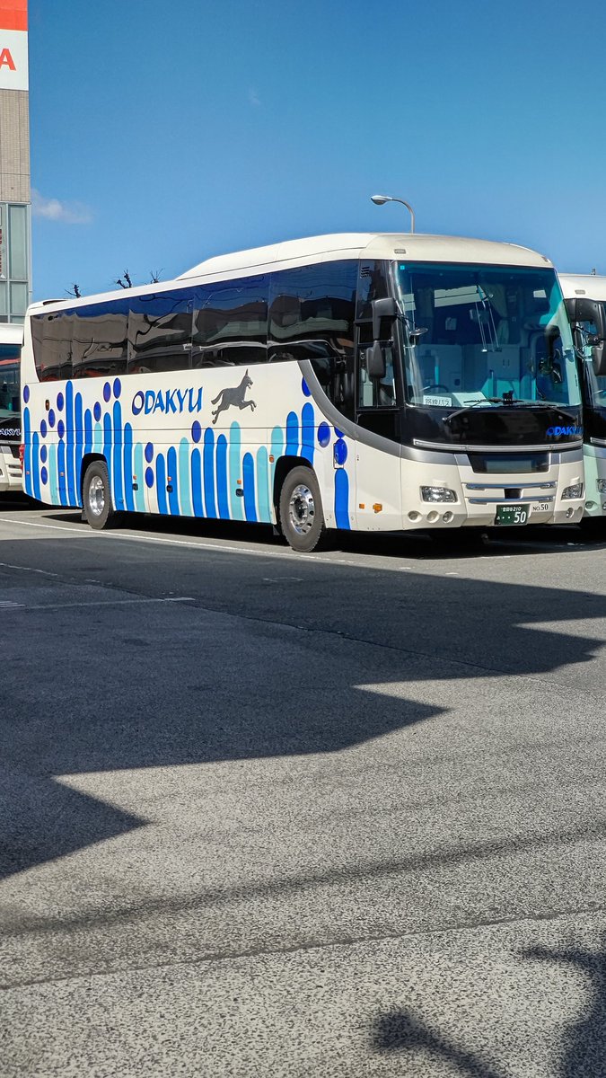 小田急ハイウェイバスNo.50
夜行仕様車・青こけし
新宿～岐阜線パピヨン号等で活躍中     
公道より