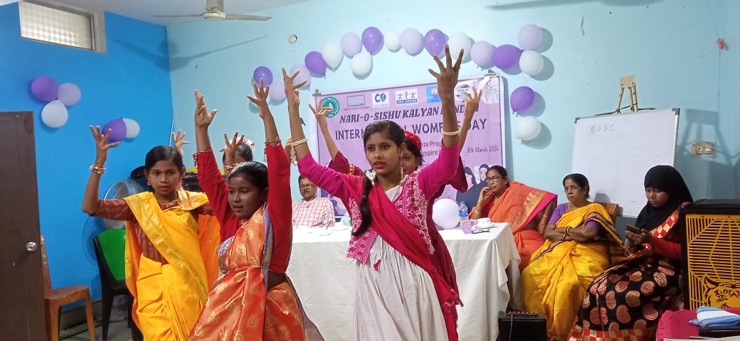 noskk_2016's tweet photo. NOSKK celebrated #InternationalWomensDay2024 with seminars, cultural events, and sports for all . Staff of Howrah, Birbhum, and Murshidabad received 2-day training. They also celebrated 20 years of an Adolescent Friendly Project for girls with Swedish friends. It's a Joyful day https://t.co/Ba3xUy0dAT