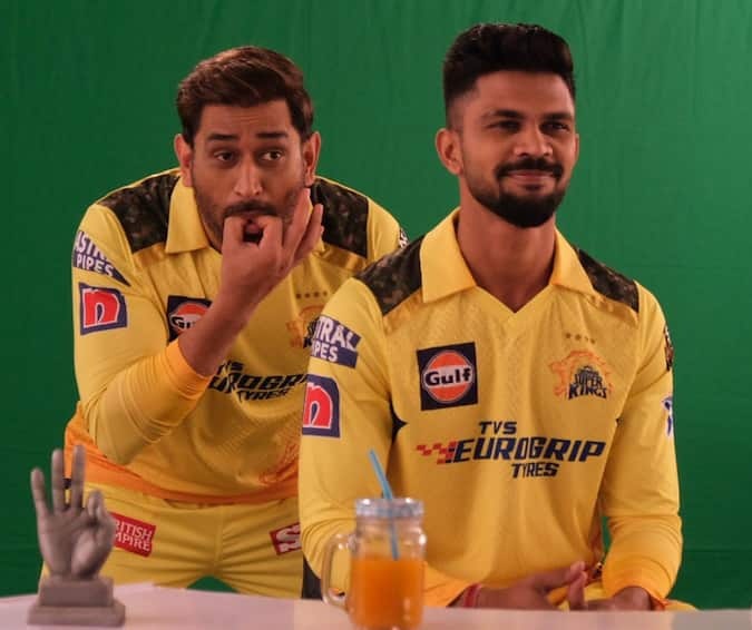 DHONIism's tweet photo. BREAKING :

MS Dhoni handed over the captaincy of CSK team to Ruturaj Gaikwad 💛🦁

@MSDhoni #IPL2024 #WhistlePodu https://t.co/ac2kPbuFfN