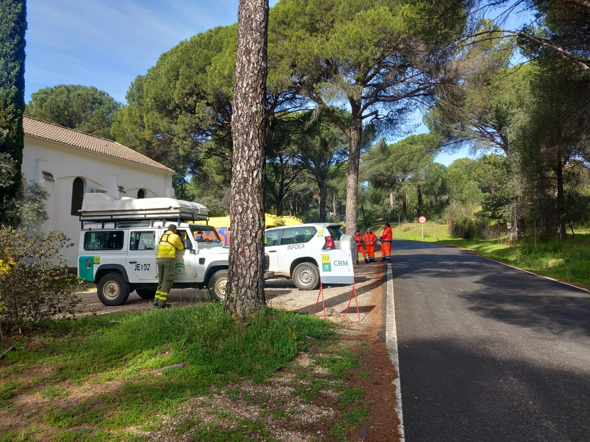Plan_INFOCA's tweet photo. En el #DíaInternacionalDeLosBosques, proteger zonas forestales como la Sierra de #Andújar,  dónde se desarrolla el #SimulacroIFAndújar, da mayor importancia a estos ejercicios. La cercanía de una zona de interfaz urbano-forestal activa el NIVEL 1 y el trabajo frenético en el #PMA https://t.co/ND1Y3SpOLa