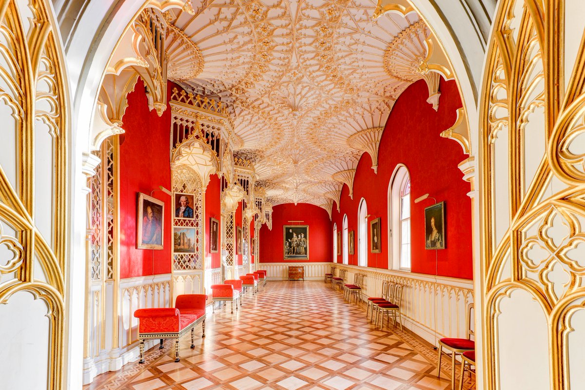 A ‘little gothic castle’ in South West London, @strawbhillhouse is like stepping into a fairy-tale. This architectural masterpiece was created in the 18th century as an eccentric home overlooking the Thames. bit.ly/3TnaJUt 📸Killian O'Sullivan, Matt Chung