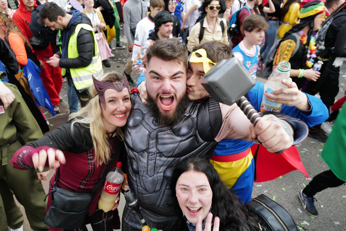 🎉INFOS #CARNAVAL 
C'est toujours un plaisir d'accueillir les carnavaliers à #Caen mais il faut anticiper !
ℹ Pour consulter toutes les infos pratiques (stationnement, circulation, conseils, etc) : caen.fr/actualite/carn…
<a href="/CarnavalCaen/">Carnaval Étudiant de Caen</a>  <a href="/NRJCAEN/">NRJ CAEN</a> 
📷: François Decaens