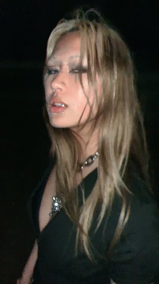 momo (@iamdyingout) on Twitter photo 