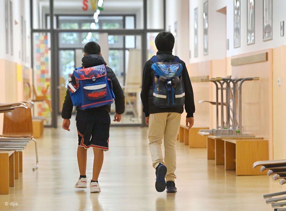 ??の子供達が学校へ持って行く鞄は、昔は四角いものが主流でしたが今 