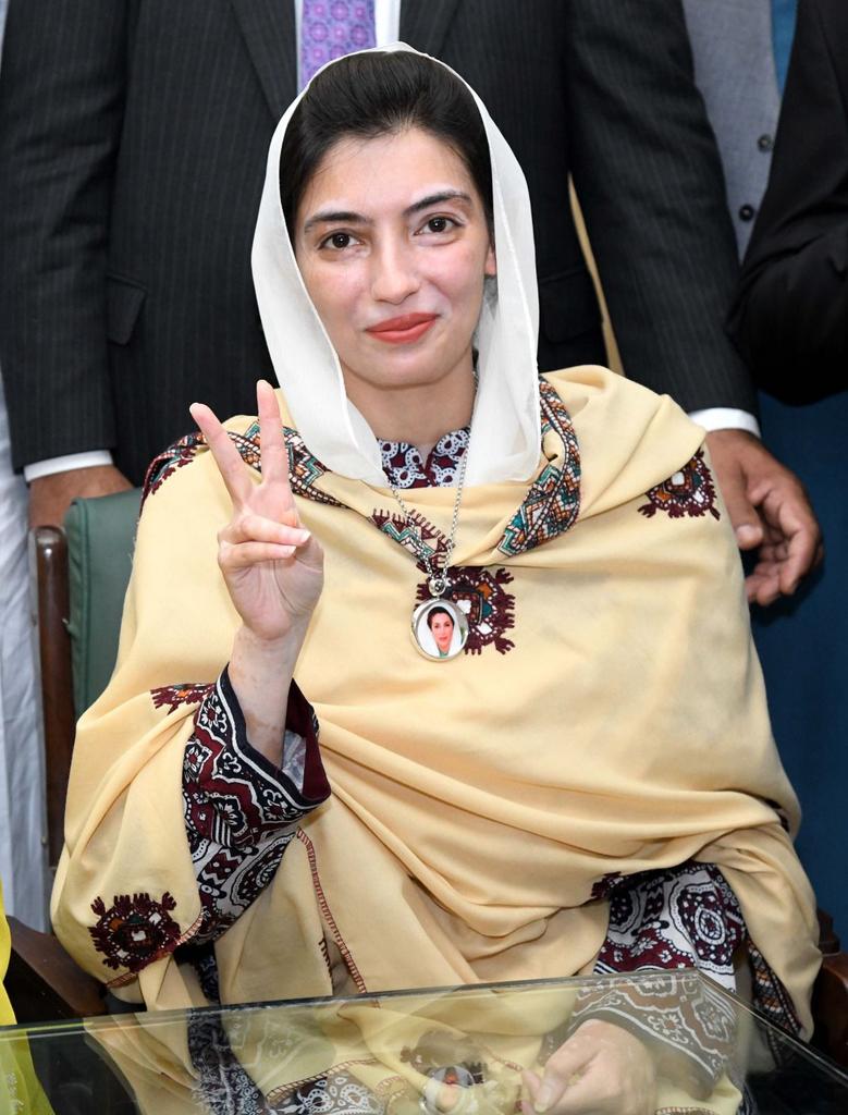 bashir_zardari's tweet photo. رینما پاکستان پیپلز پارٹی  عکس بینظیر بی بی آصفہ بھٹو زرداری  کا این اے 207 کے لیے فارم بحال ہو گیا ہے۔
@BBhuttoZardari @HajiAliHassanZ @MediaCellPPP @PPP_Org https://t.co/62WidxXI0x