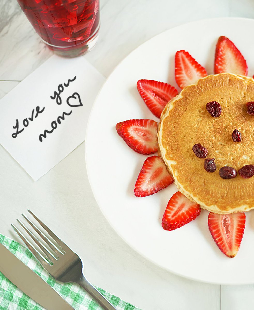 OceanSpray_ME's tweet photo. Just like cranberries, moms bring nourishment, health, and sweetness to our lives. Happy Mothers Day 💐❤️

أمّي شكرًا لوجودك، لعطائك الدائم وحبّك غير المشروط 
في #يوم_الأم أوشن سبراي تهنٌئ كل الأمهات في العالم 

#PoweredByCranberry #Antioxidants #VitaminC https://t.co/tvSRHWMA6Y