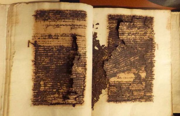 gparis's tweet photo. @llibreriaadsera @makinetatemps Amb el pas del temps i depenent de diversos factors, les tintes ferrogàl·liques poden deteriorar el paper: https://t.co/7KFvLlRREN
