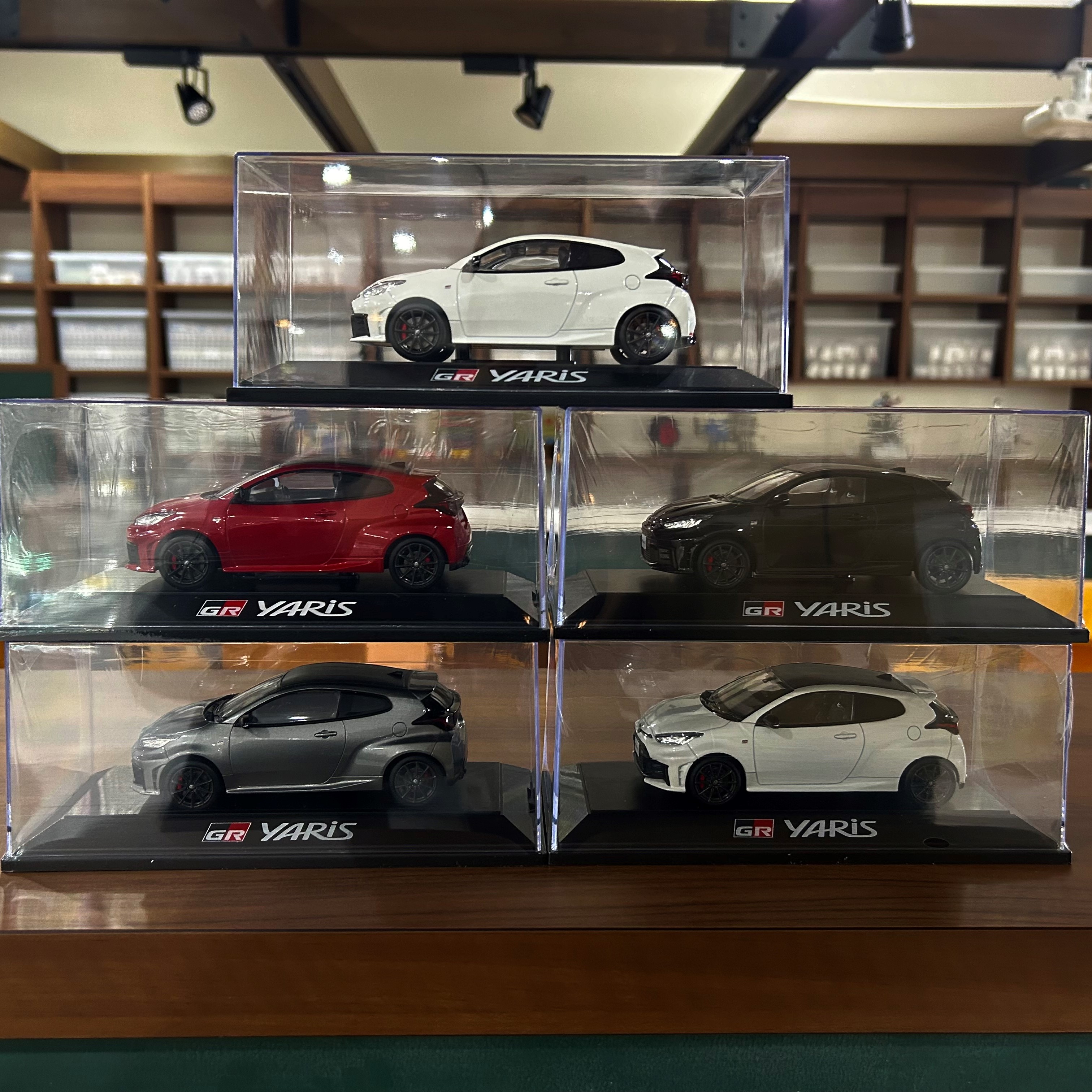 まとめ売り 新型 GRヤリス ミニカー カラーサンプル 1/30