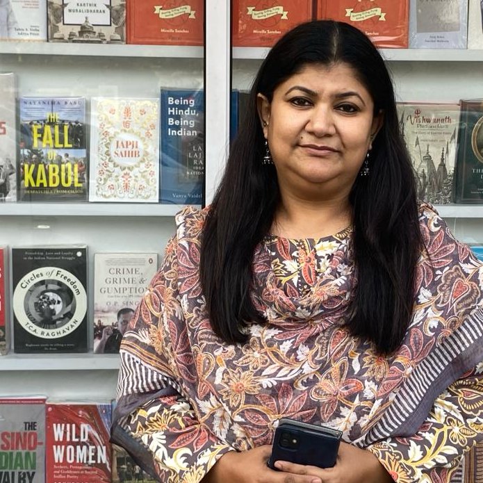 NayanimaBasu's tweet photo. The mandatory photo at @Bahrisons_books !
Get your copy of 'The Fall Of Kabul; Despatches From Chaos', through the pages of which you'll meet several Afghans, who manifest resilience, grit & courage, since the Great Game... #warreportage
#thefallofkabul @BloomsburyIndia https://t.co/U8IYpbicMv