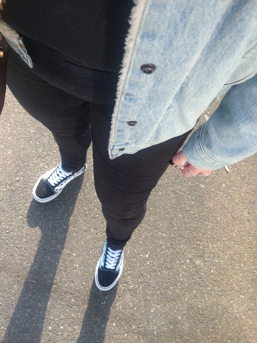 dtvr12's tweet photo. Spring is coming ☀️❤️
#spring #vans #levisjacket https://t.co/5oMw2mLlAQ