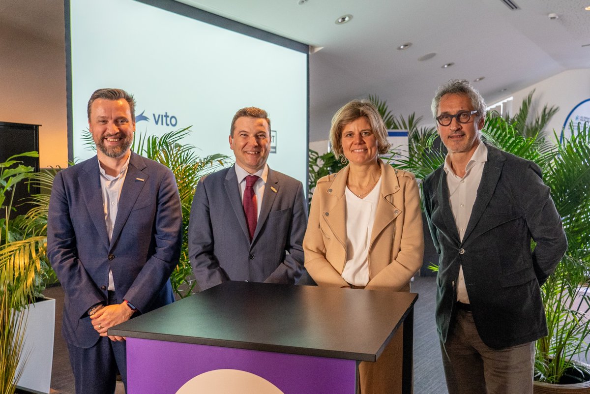 Nieuwe raamovereenkomst VITO - <a href="/uhasselt/">Universiteit Hasselt</a> 

“Met deze raamovereenkomst gaan we nog een stap verder, deze structurele samenwerking zal leiden tot de opstart van nog meer gezamenlijk onderzoek, projecten en doctoraten” <a href="/WalterEevers/">Walter Eevers</a> 

<a href="/BernardVheusden/">Bernard Vanheusden</a>

🔗 vito.be/nl/nieuws/nieu…