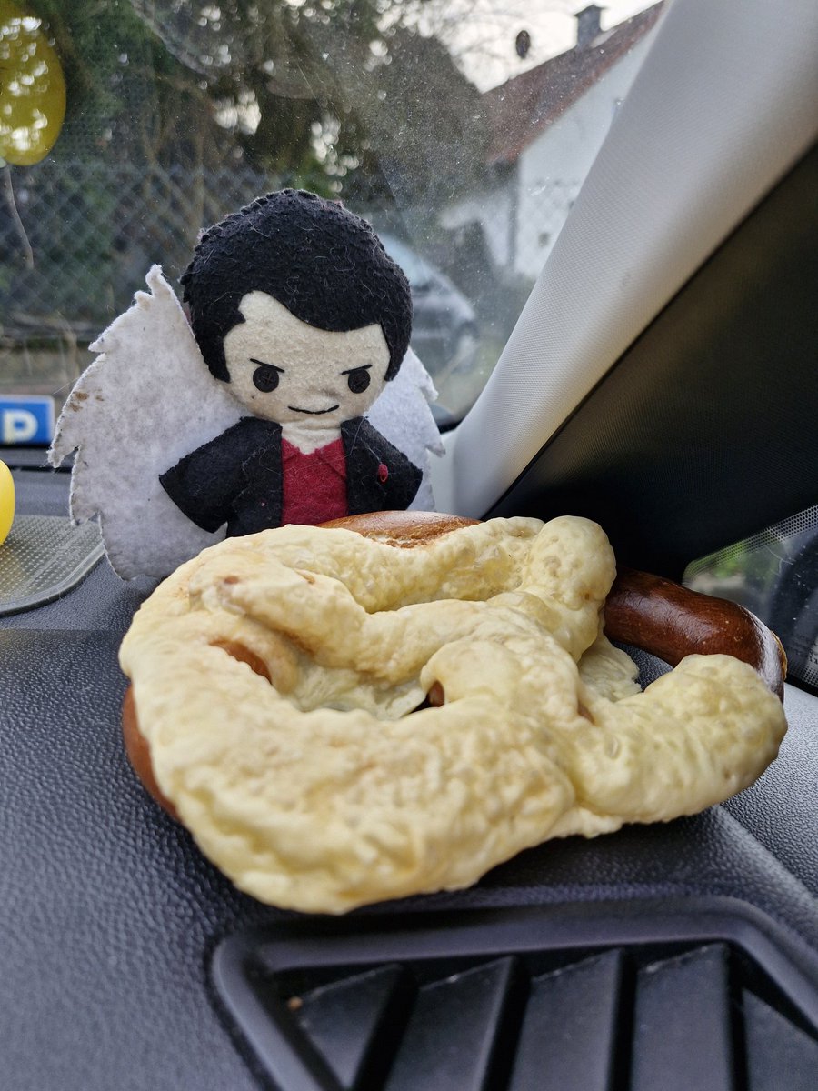 Plushifer's tweet photo. On the way to a convention, the new season begins for me https://t.co/YZTRDIrlCF
