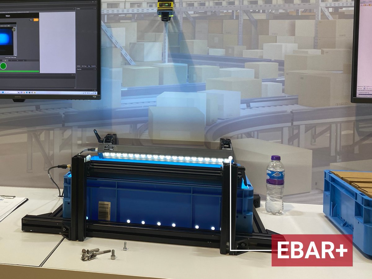 TPL_Vision's tweet image. Trade fair season is very much in full swing… 😎
We’ve spotted 👀 this tote inspection application at the Robotics and Automation Exhibition, using 2x500mm EBAR+ bar lights for powerful illumination.
#roboticsauto24 #machinevision