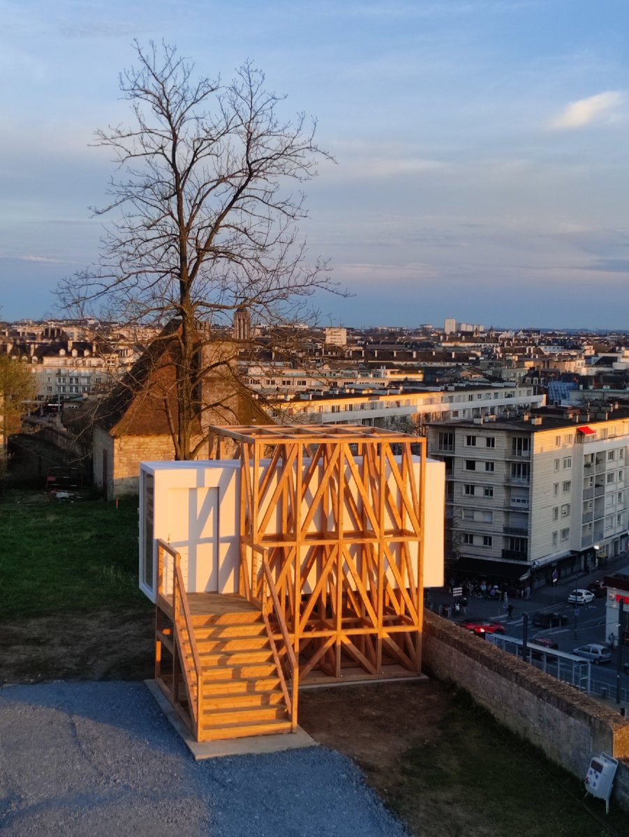 ⏳Le compte à rebours est lancé pour le #Millénaire de #Caen. Chaque matin et chaque soir, pendant 36 jours, une personne va veiller sur Caen pendant 1h, depuis un objet-abri sur les remparts du Château.