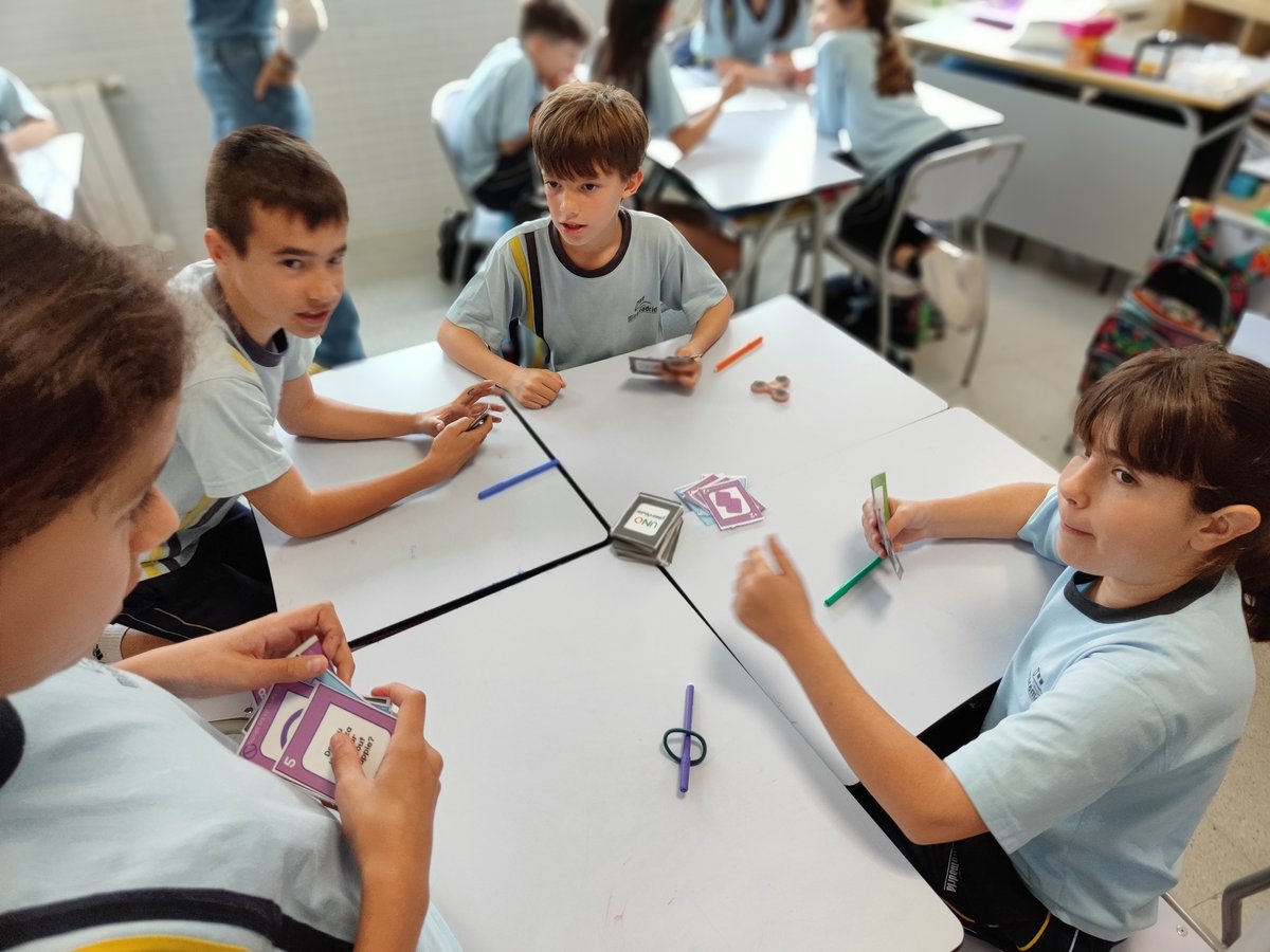CCMiramadrid's tweet image. En 5º de Primaria, los alumnos repasaron el trimestre con juegos de mesa como &quot;Snakes and Ladders&quot; y &quot;Jenga&quot;, fomentando la cooperación y hablando en inglés. 🎲📚 #Colegiomiramadrid #Miramadrid #GoogleReference