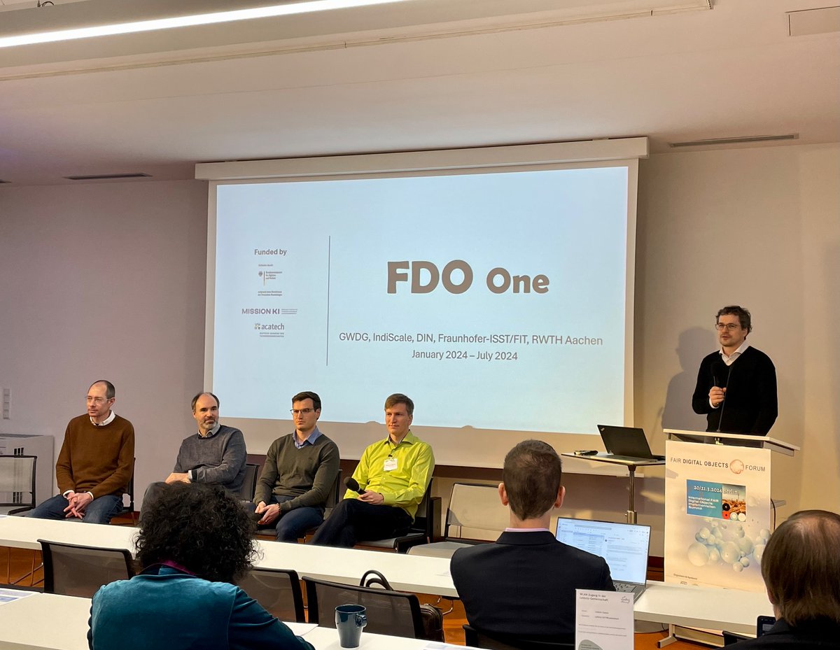 Philipp Wieder from <a href="/gwdg/">GWDG</a> at the #FDOsummit24 presenting the #FDO One project and explaining advantages and standardization of FDOs (@DIN_Norm).