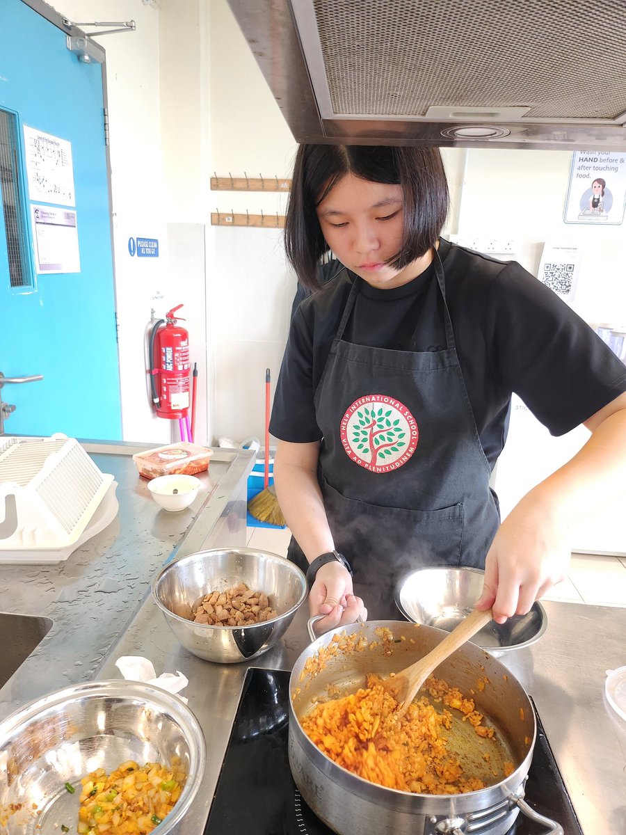 Another SuperCurriculum learning consolidation event  by our <a href="/HISSixthform/">HELP International School SixthForm</a> Gourmet Graduates building their creativity and teamwork skills <a href="/HELPISKL/">HELP International School</a>. Gratitude goes to Ms Alison Wong - voted the SuperCurriculum of the Year 2023/24, well deserved. <a href="/JessopGemma/">Gemma Jessop</a> <a href="/Paul_HISkl/">Paul_HIS</a> @