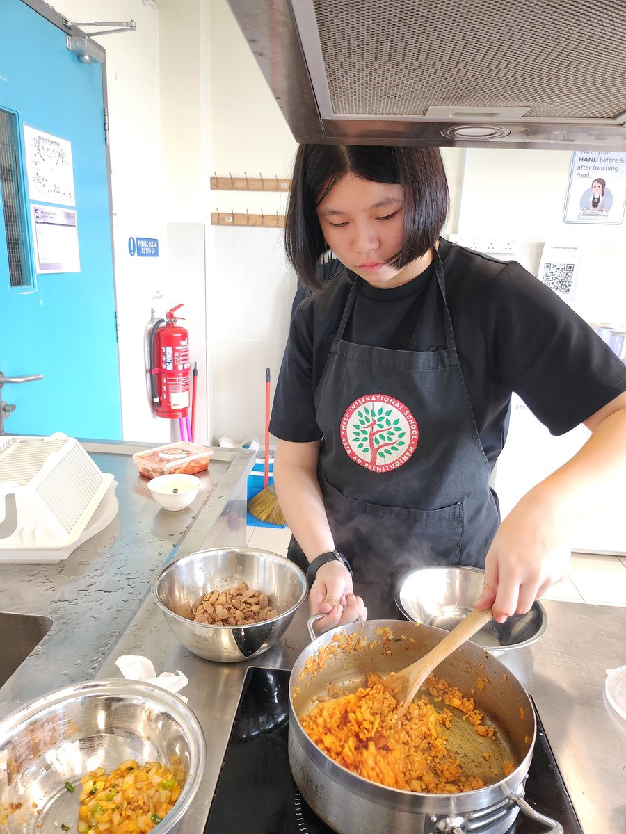 Another SuperCurriculum learning consolidation event by our @HISSixthform Gourmet Graduates building their creativity and teamwork skills @HELPISKL. Gratitude goes to Ms Alison Wong - voted the SuperCurriculum of the Year 2023/24, well deserved. @JessopGemma @Paul_HISkl @