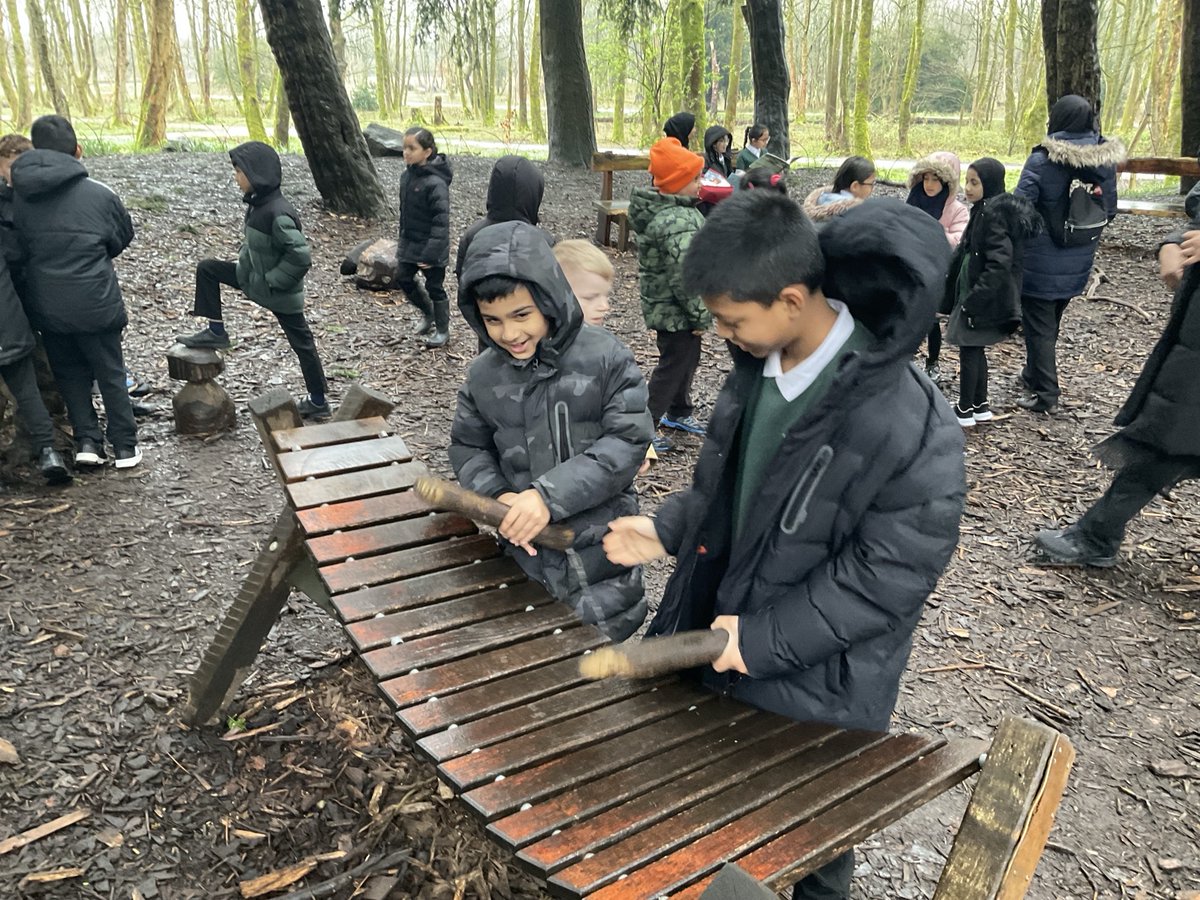 Year 3 had a fantastic trip to @RHSBridgewater where they explored the gardens, enjoyed den building and creating fairy doors. Even the rain didn't stop them having a brilliant time! #beanexplorer