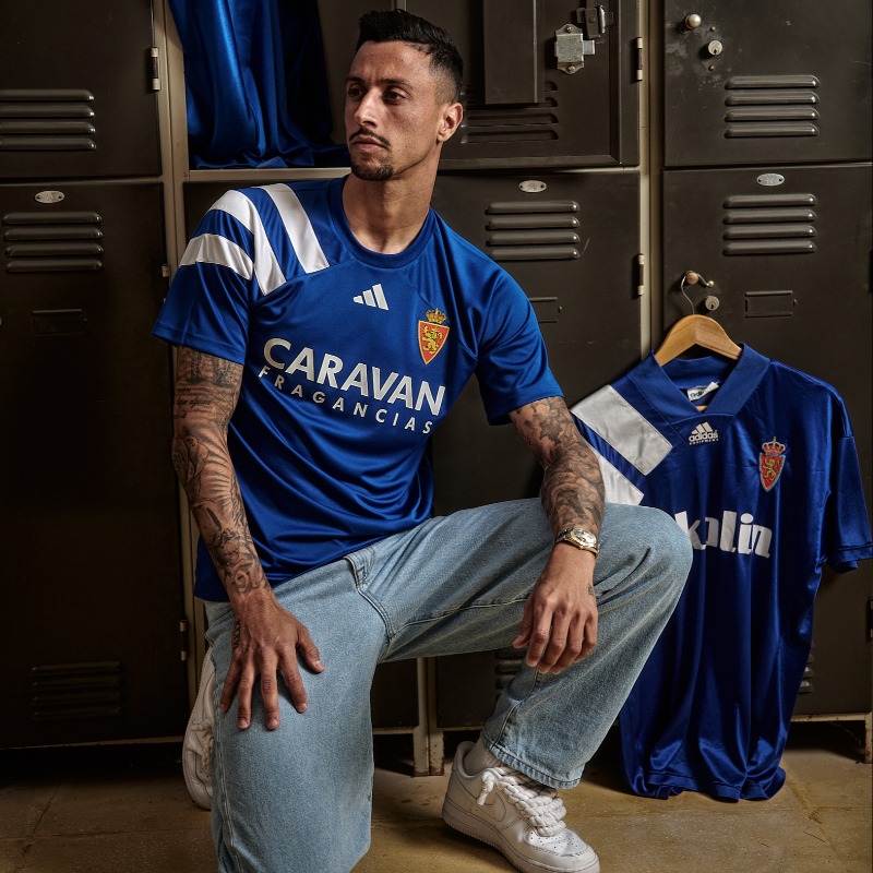 RealZaragoza's tweet photo. 🔛 𝗬𝗔 𝗗𝗜𝗦𝗣𝗢𝗡𝗜𝗕𝗟𝗘 💙🤍

📍Tienda oficial de Calle Alfonso 
De 10:00 a 13:30 horas y 17:00 a 20:30 horas

📍Tienda oficial de La Romareda
De 9:30 a 14:00 horas y 17:00 a 20:00 horas

👨‍💻 Tienda online