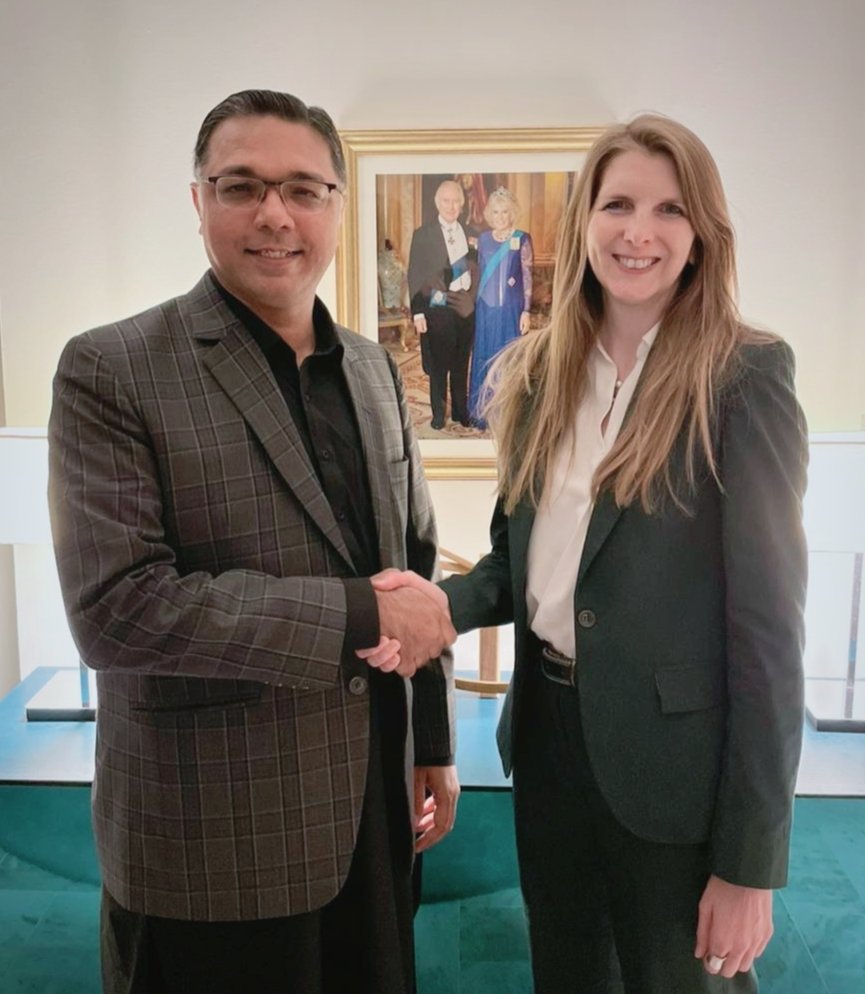 I had the pleasure of enjoying a productive discussion and delightful Iftar with my dear friend, H. E. @JaneMarriottUK, the British High Commissioner in Pakistan, at her residence in Islamabad. She proved to be an exceptional host, and her hospitality was unparalleled.