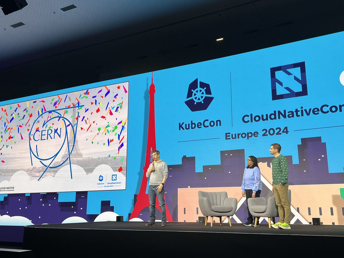 Top End User award of @CloudNativeFdn goes to @CERN. @ahcorporto up on the stage with @onlydole and newly-elected Technical Advisory Board chair @alolita #KubeCon