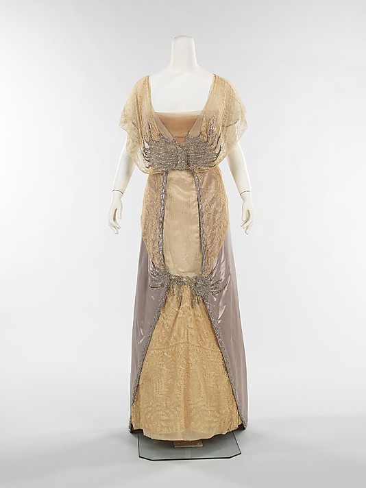 By the House of Drecoll, this #frockingfabulous confection of 1913-1914 is just gorge! #Fashionhistory via the Met.