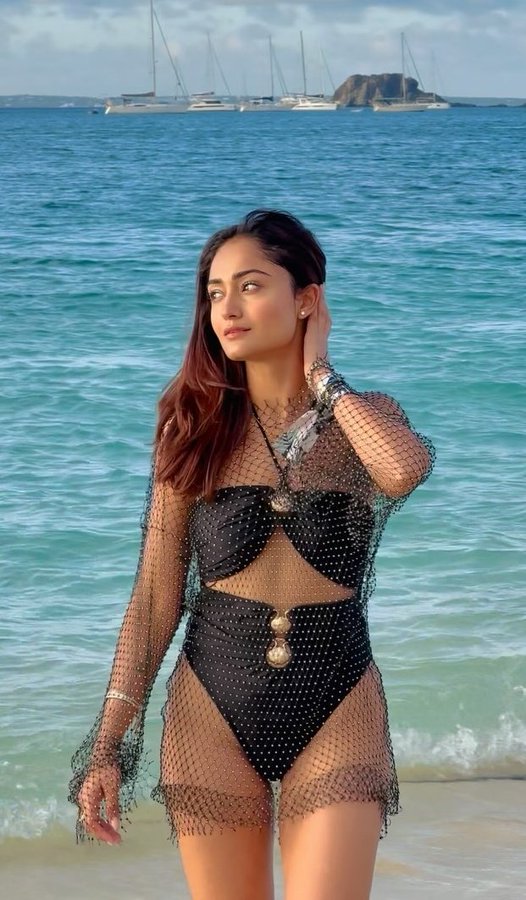 GJLo-SxXoAACIad?format=jpg&name=900x900