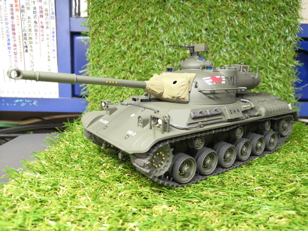 maoreo119's tweet photo. 61式戦車OD単色完成
スミ入れと汚しがまだだけど
第３戦車大隊所属、昨年今津駐屯地で見た保存車両を見て作りたくなった。旧迷彩のアニキもいい感じ���
＃陸上自衛隊
＃タミヤ
＃61式戦車
＃今津駐屯地 https://t.co/AC8oeildgj