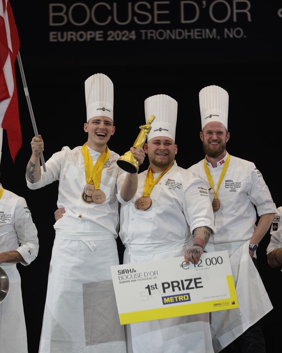 Bravo à Sebastian Holberg Svendsgaard et Phillip Nielsen et toute l’équipe 🇩🇰derrière eux pour cette formidable victoire du Bocuse d’Or Europe 2024  hier à Trondheim en Norvège. Tillykke! Prochain rendez-vous à Lyon 😉. <a href="/Bocusedor/">Bocuse d'Or Official</a>  #bocusedoreurope 

journalduluxe.fr/fr/lifestyle/d…
