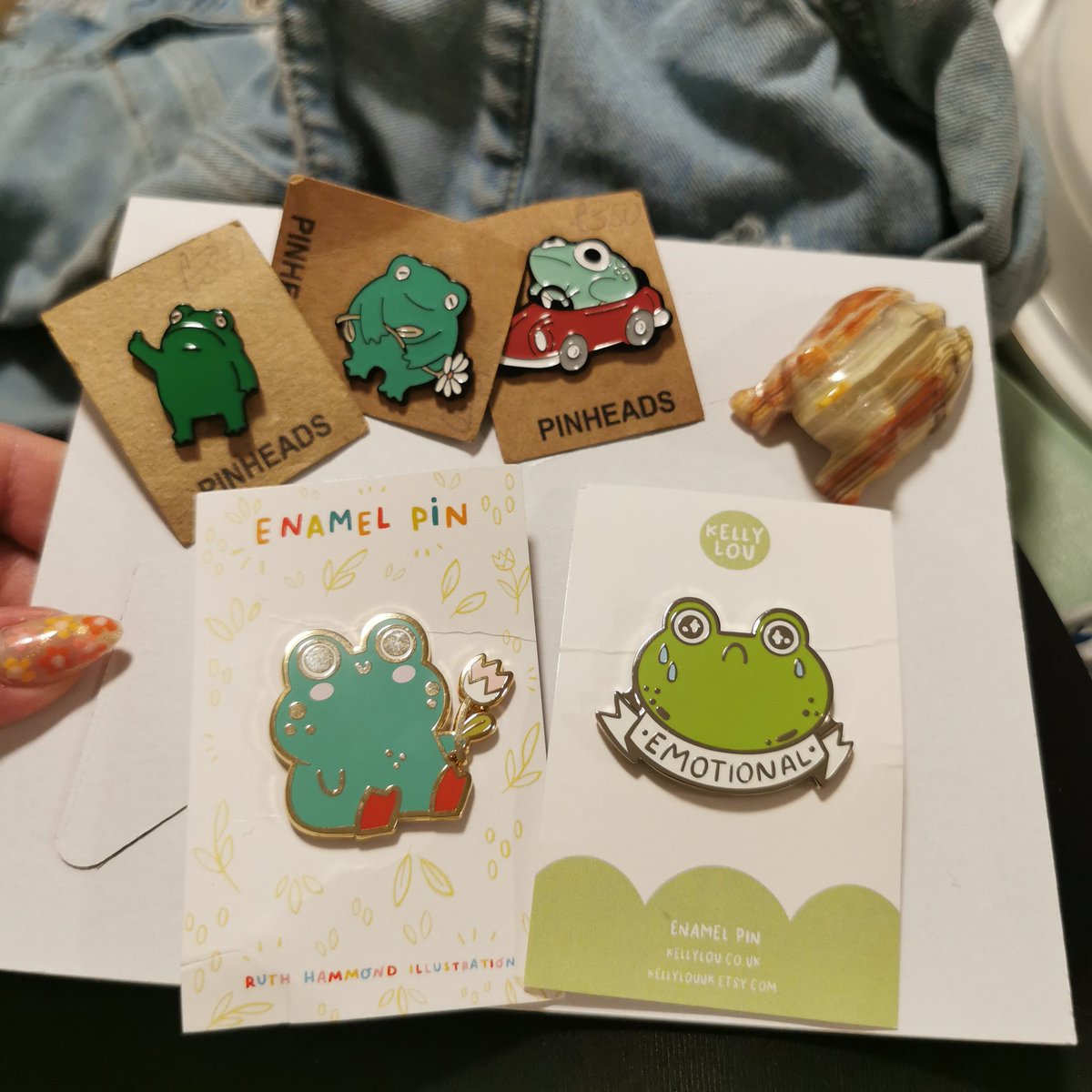 PanzerMarichen's tweet image. Thanks to my beautiful handsome and perfect boyfriend (i love him a lot) I am now owner of these cool frog things, and officially started the debut for my froggy jacket. @georgeealien
#Frog #frogs #manilovefrogs