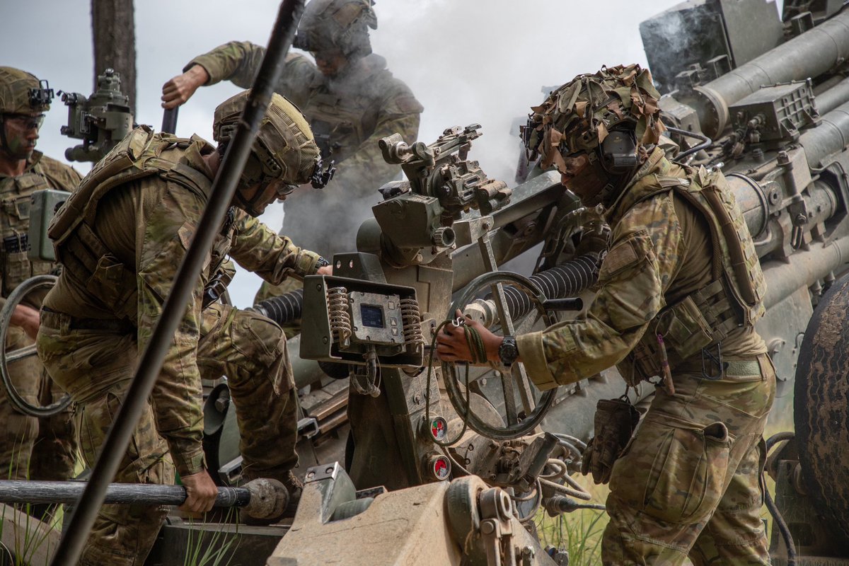 1 Regt gunners working hard and fast to carry out their fire mission on Exercise Barce. Great training experience ahead of a big year for 7 BDE.