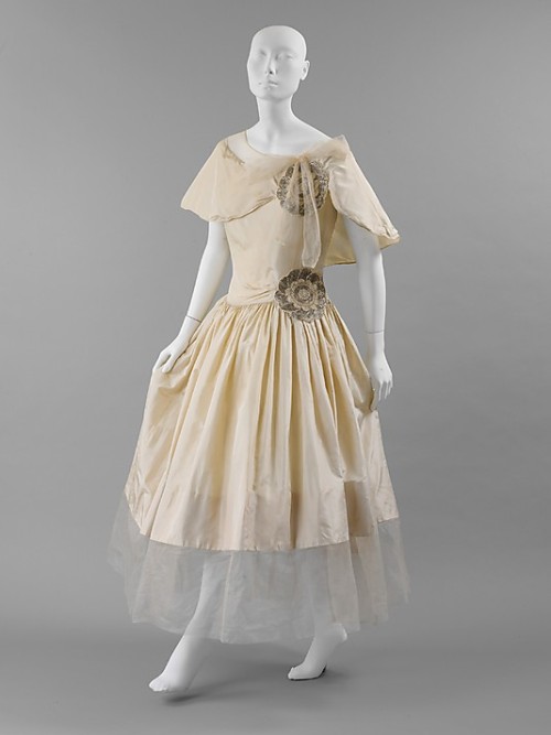 #Lanvin, of course. This #frockingfabulous #gravymagnet of 1926–27 is just lovely. #Fashionhistory via the Met.