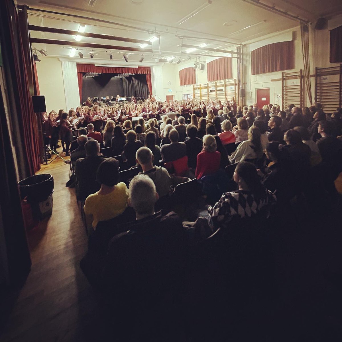 StroudHigh's tweet photo. We had such a fabulous evening at the Junior Spring Concert yesterday 💐 Looking forward to the Senior Concert today!
#shsjuniorconcert #shscommunity #everythingispossible https://t.co/uccnC6cDqx