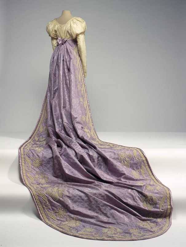 This court train of 1809-10 is the epitome of #Frockingfabulous #fashionhistory.  Via the Centraal Museum.