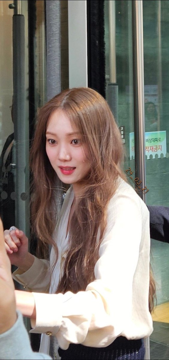DayOfBlee's tweet photo. 240321 상암 엠카 사녹 #이성경

반짝이게 빛나던 오늘 하루 https://t.co/MVL853pFO7