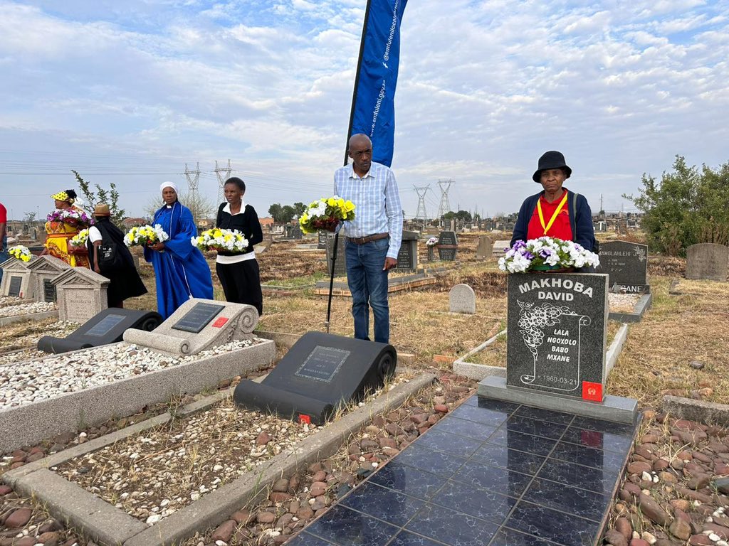 This morning we kick started the human rights day at Philinda cemetery where the remains of the Sharpville Massacre are buried, we paid our respect through the wreath laying ceremony in their honour. 

#HumanRightsDay2024
#30yearsofdemocracy
#30YearsOfFreedom