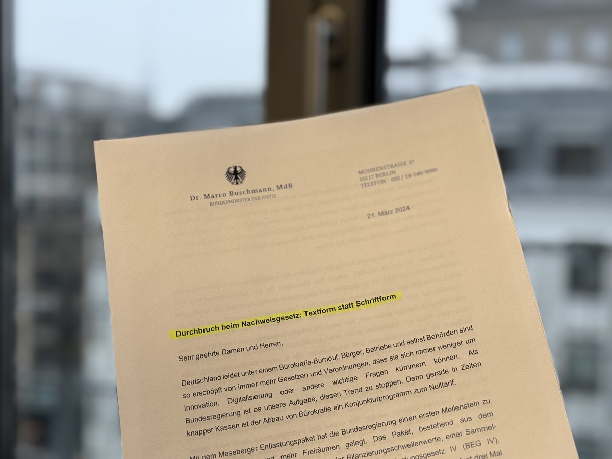 David Issmer (@davidissmer) on Twitter photo Good News aus dem BMJ für alle Arbeitgeber: Nach jahrelanger Diskussion entfällt endlich das #Schriftformerfordernis für Arbeitsverträge! Künftig können diese Verträge gem. #Nachweisgesetz per E-Mail abgeschlossen werden. Gilt auch für die Überlassung nach AÜG. <a href="/MarcoBuschmann/">Marco Buschmann</a> Good News aus dem BMJ für alle Arbeitgeber: Nach jahrelanger Diskussion entfällt endlich das #Schriftformerfordernis für Arbeitsverträge! Künftig können diese Verträge gem. #Nachweisgesetz per E-Mail abgeschlossen werden. Gilt auch für die Überlassung nach AÜG. <a href="/MarcoBuschmann/">Marco Buschmann</a>