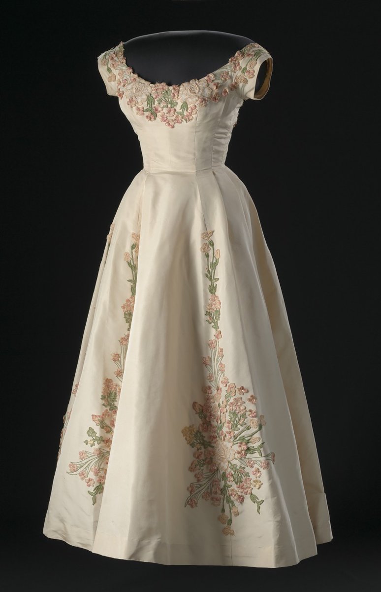 A little bit of #frockingfabulous loveliness by #AnnLowe. #Fashionhistory of 1958, via the Smithsonian.