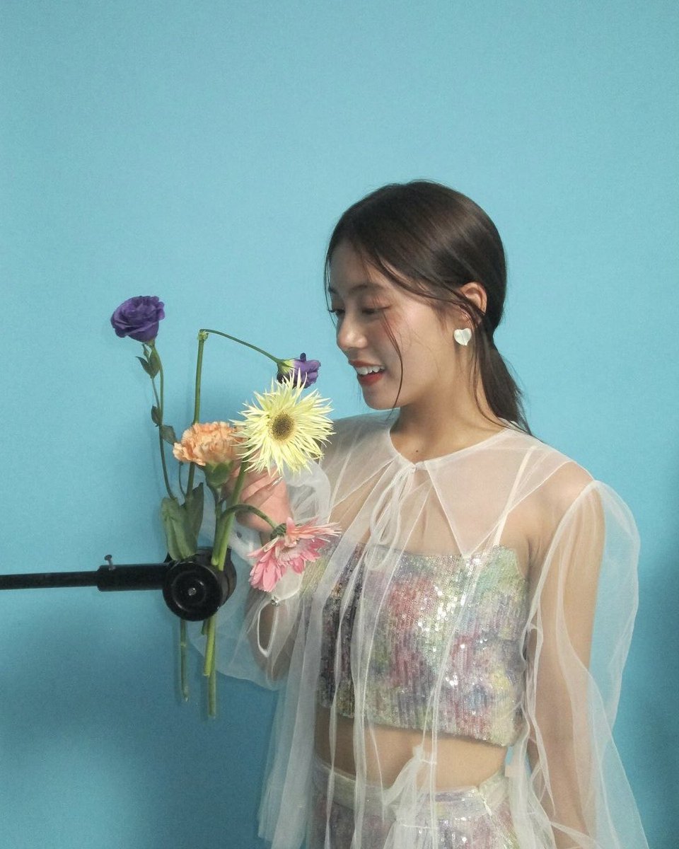 perflxtw's tweet photo. Behind the scene ยิ้มเฉ่งมั่กน้องฟ้อนด์รู้ก 🥺💐

#KAZZxQRRA #FondQRRA https://t.co/UC4d0k1rOC