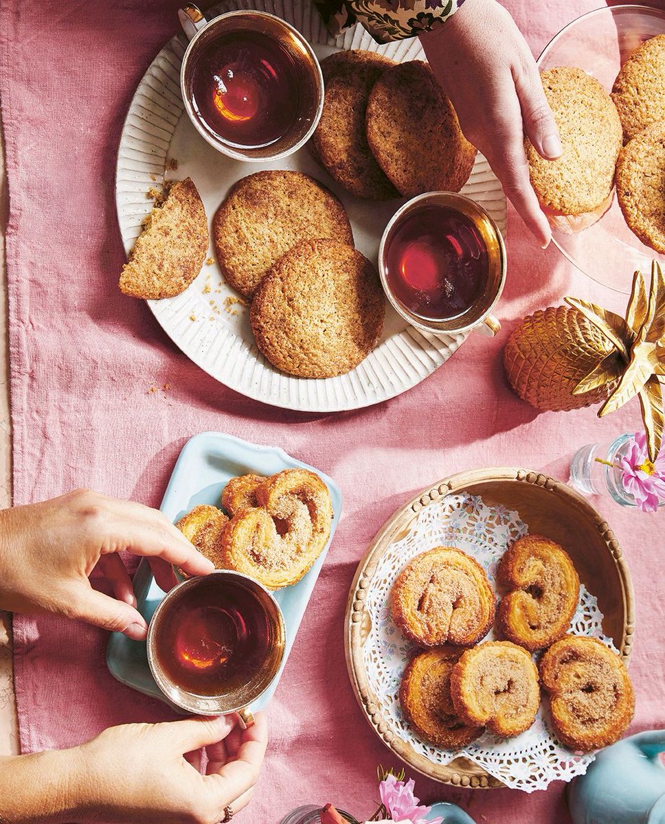 Spice up your classic baked goods with a sprinkle of fragrant florals or South-Asian seasoning.

See more in this month's issue of Food and Travel. Recipes by @eleanorfordfood, from her book 'A Whisper of Cardamom' (@murdochbooks_uk).

#foodandtravel #cardamom #spicedbakes