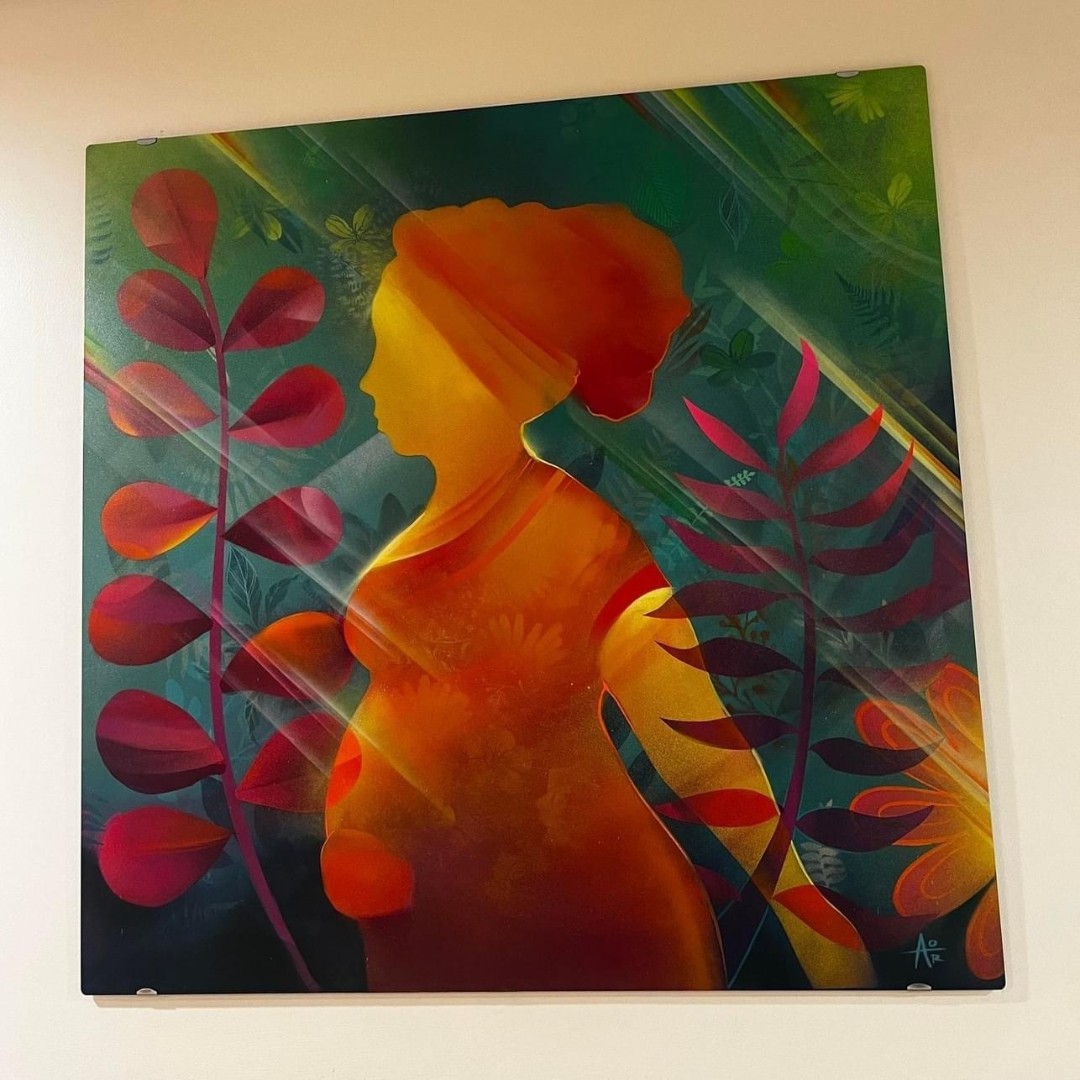 If you've been to the Maternity Unit at UHW, you may have noticed some beautiful new pieces of art Last year the @Health_Charity awarded funding to have art commissioned for the Unit around diversity and inclusivity, ensuring that all mums, mums to be and families feel included