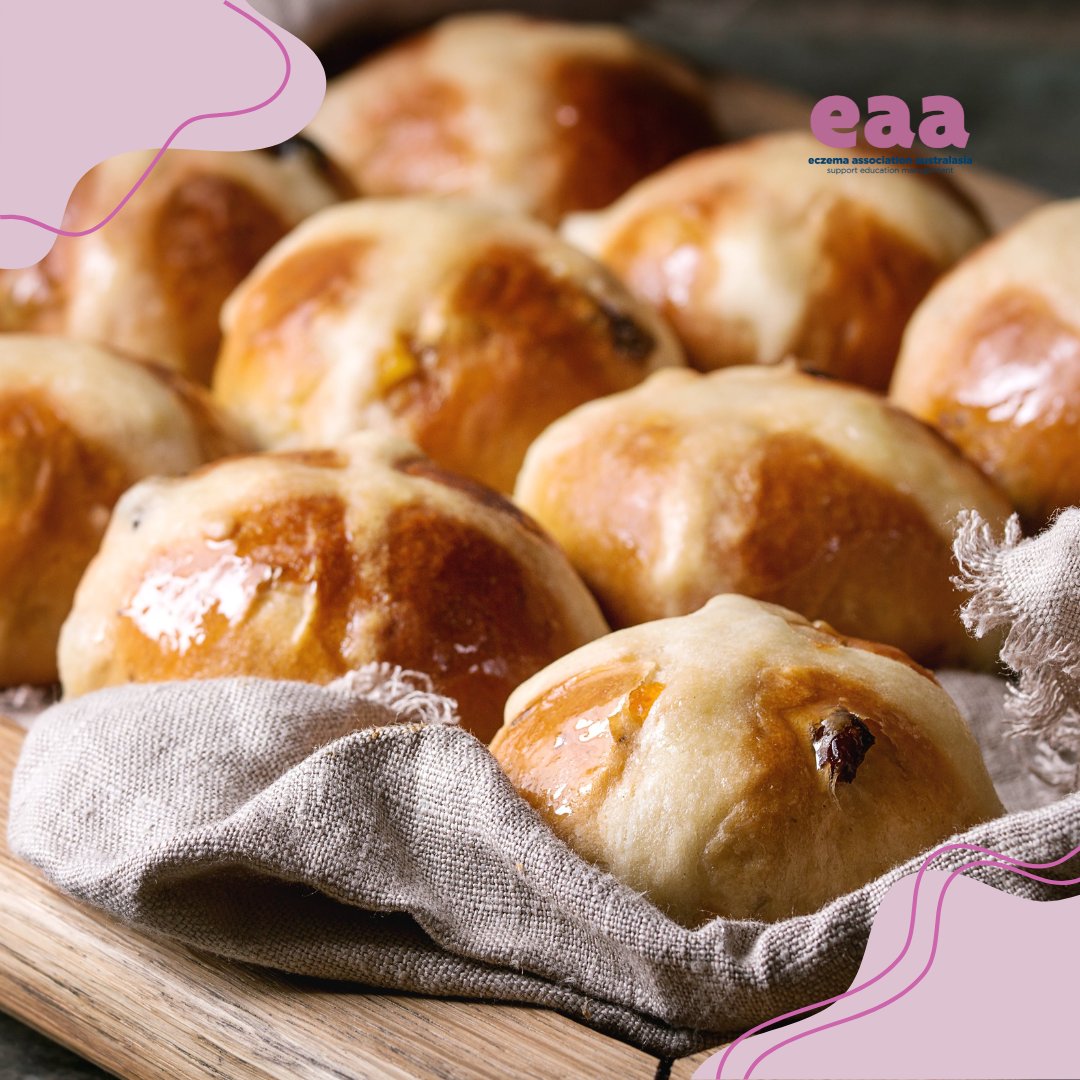 Level up your Easter with these fluffy and fragrant homemade hot cross buns! 🐇 

Get the full recipe at loom.ly/QhMEXv0 

#EAA #Easter #hotcrossbuns