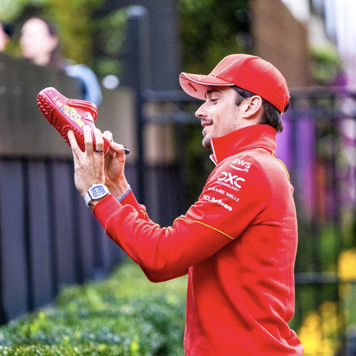 SCUDERIAFEMBOY's tweet image. SIGNING A LIGHTNING MCQUEEN CROC. ICONIC!!!!