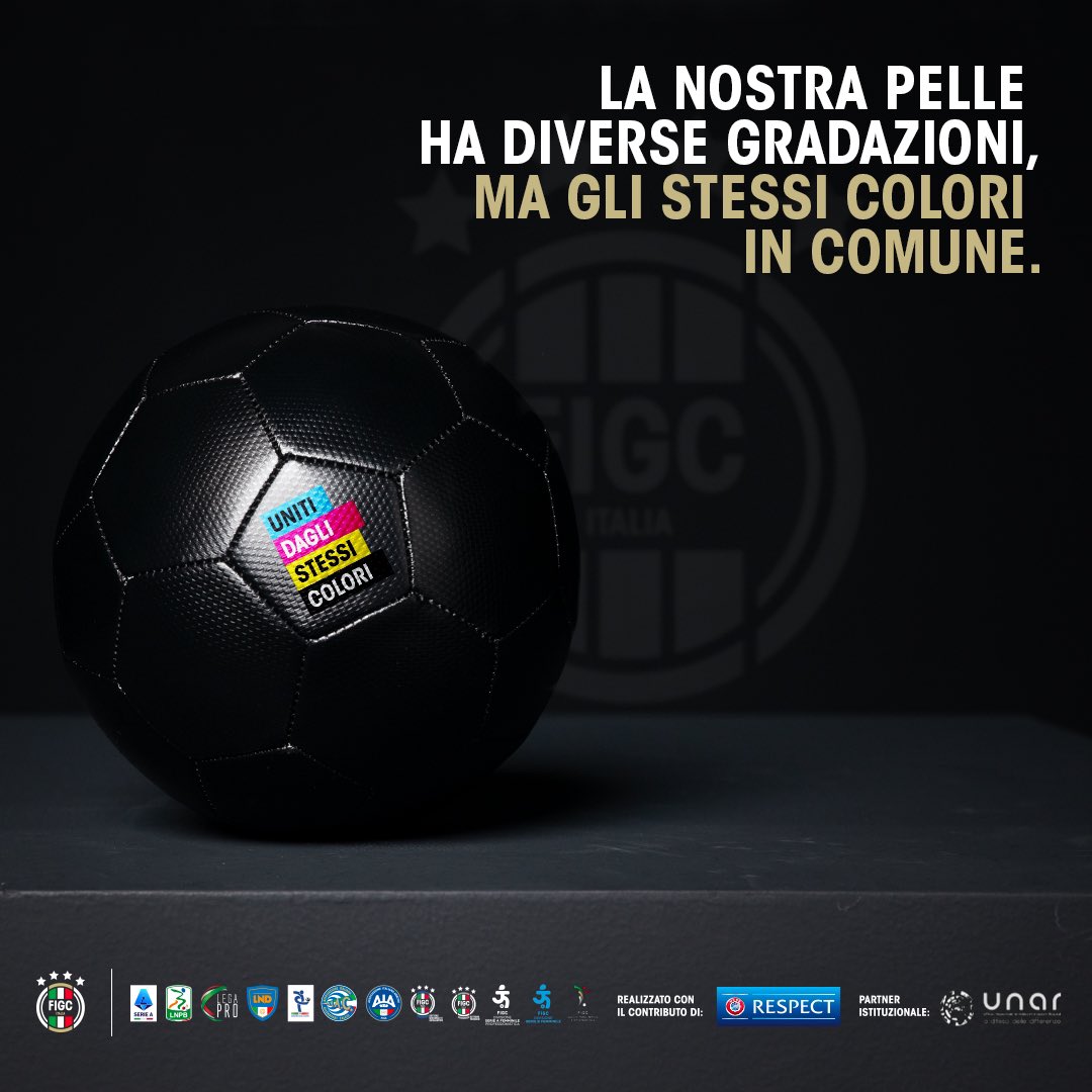 La nostra pelle ha diverse gradazioni, ma gli stessi colori in comune.

Il calcio italiano contro la discriminazione razziale.

#UnitiDagliStessiColori