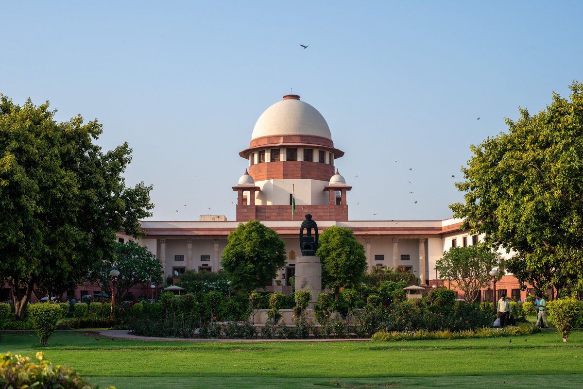 SC stays Centre's notification setting up PIB's fact check unit 

#FactCheckUnit #FactCheck #PIB #SupremeCourt