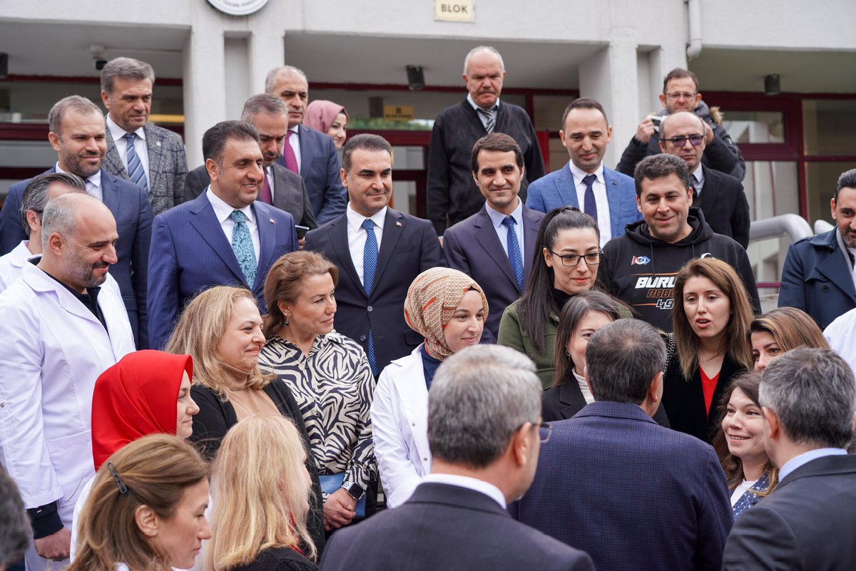 istanbulilmem's tweet photo. 🔹Millî Eğitim Bakanımız Sayın Yusuf Tekin, Esenyurt Borusan Asım Kocabıyık Mesleki ve Teknik Anadolu Lisemizi ziyaret etti. 

Sayın Bakanımız öğretmen ve öğrencilerimizle bir araya gelerek mesleki eğitim üzerine fikir alışverişinde bulundu.

@tcmeb @Yusuf__Tekin
@MucahitYentur https://t.co/9rHoVdXzaF