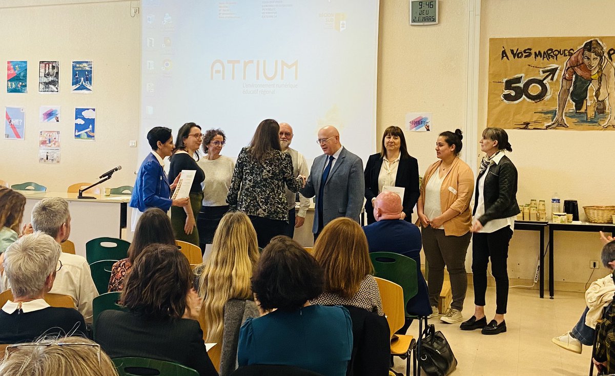 Le Recteur @BernardBeignier est au Lycée Zola pour la cérémonie de remise des labels « égalité filles/garçons ».
➡️ objectif : rendre visible l’ensemble des actions engagées afin de transmettre et faire vivre l’#égalité. 
➡️ 34 établissements labellisés dans l’<a href="/AcAixMarseille/">Acad. Aix-Marseille</a>.