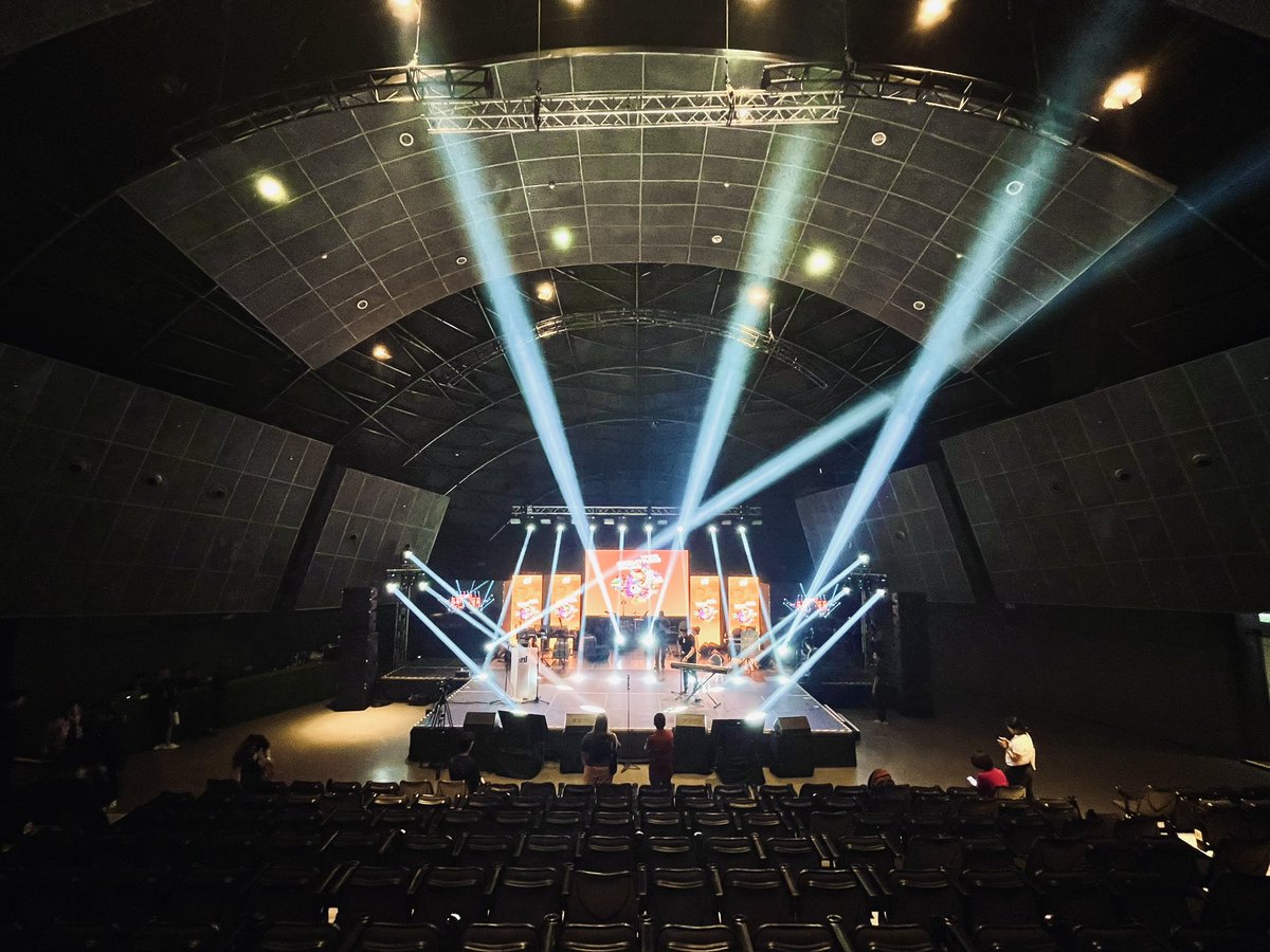 Magpeperform ako in a bit para sa Grand Finals ng Young Creatives Challenge here at SM Aura! Salamat sa Dios 🫡🇵🇭