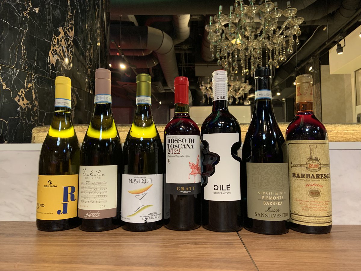 初めてモレ・サン・ドニの白を飲んで、リースリング？アリゴテ？と悩んだり、サン・ロマン2021を飲んで私は2021年ヴィンテージが超好みと確信したり、抜栓5日目のドーザックが滑らかで素晴らしかったり、バルバレスコ1977の綺麗な熟成に感動したり〜🍷✨
SNSに載せてないけど、ワイン飲んでます😂